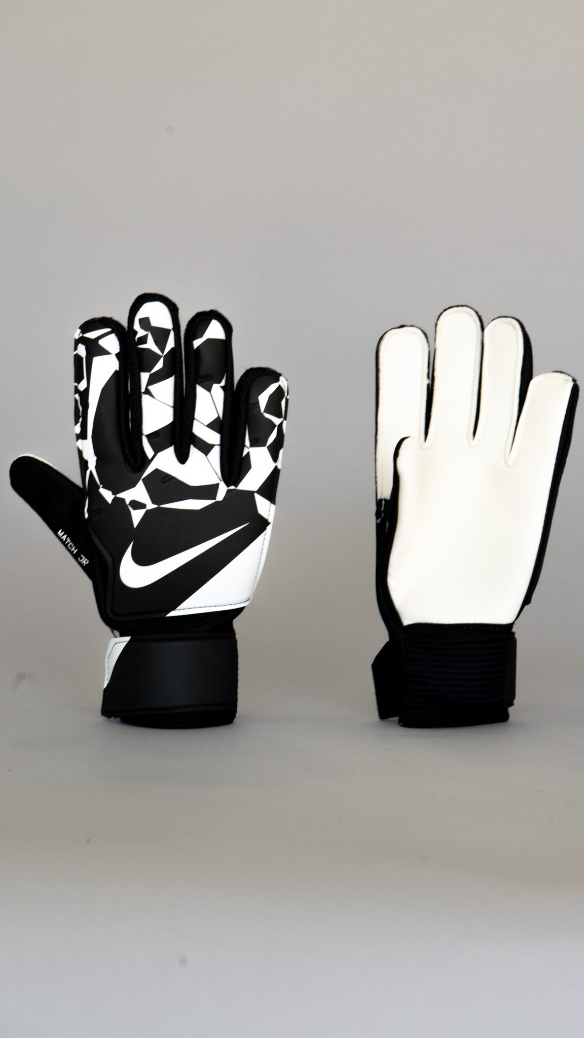 Nike Youth GK Match Soccer Goalkeeper Gloves black-white